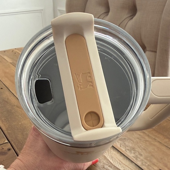 Stanley Cream Travel Mug 40oz - Picture 6 of 12